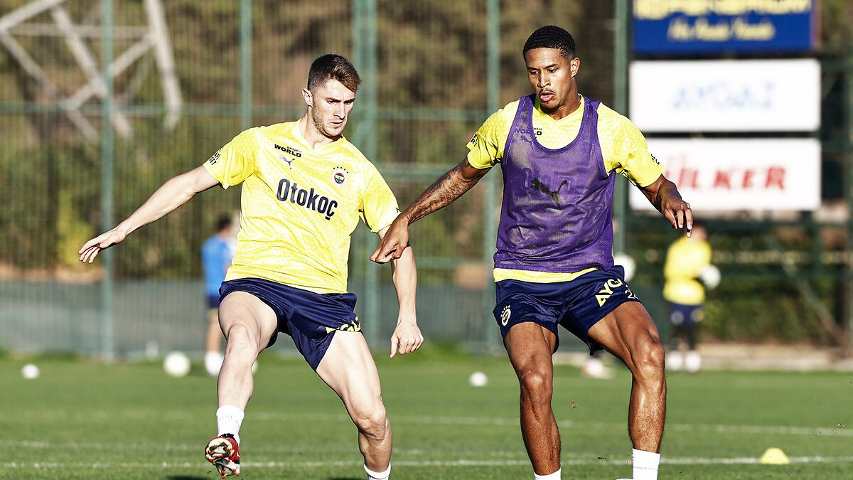 Fenerbahçe'de İsmail Yüksek ve Jayden Oosterwolde Viktoria Plzen maçında sarı