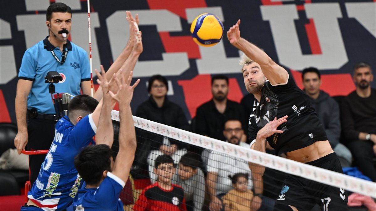 Voleybol Efeler Ligi'nin 7. haftasında İstanbul Büyükşehir Belediyespor, deplasmanda Gaziantep