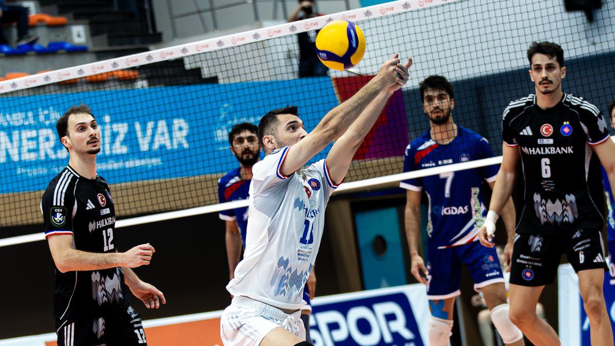 Efeler Ligi'nin 6. haftasında İstanbul Büyükşehir Belediyespor, konuk ettiği Halkbank'ı