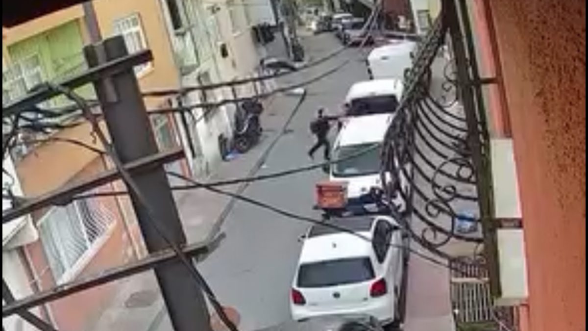 Beyoğlu ilçesinde, aynı okulda okuduğu arkadaşı E.D'yi boynundan bıçaklayan M.A.,