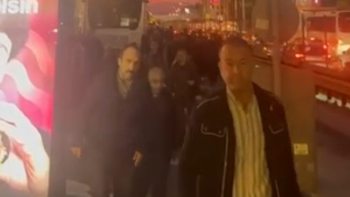 İstanbul'da metrobüsün arıza yapması sonrası evinden okuluna ve işine gitmek