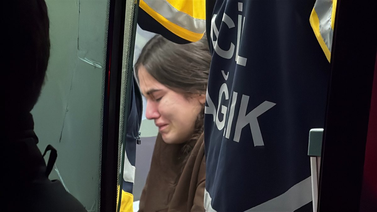 2 katlı binanın bodrum katında, elektrik tesisatından kaynaklı yangın çıktı.