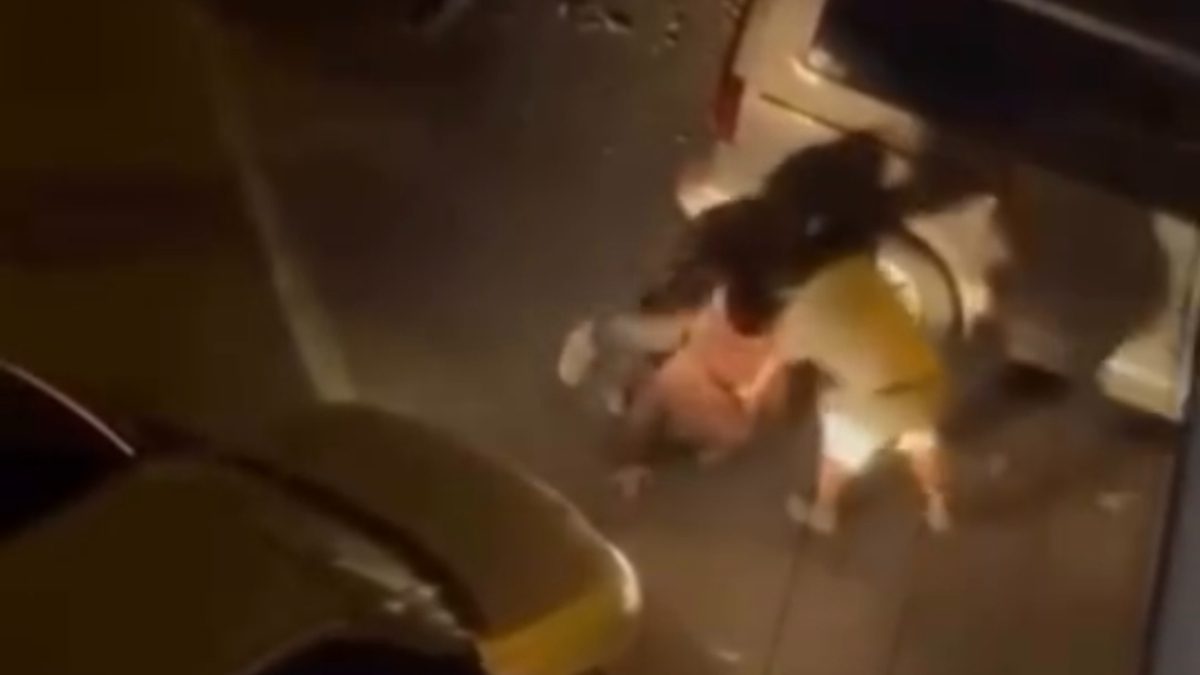 Üsküdar'da sürücüler arasında yol verme nedeniyle tartışma çıktı. Geri manevra