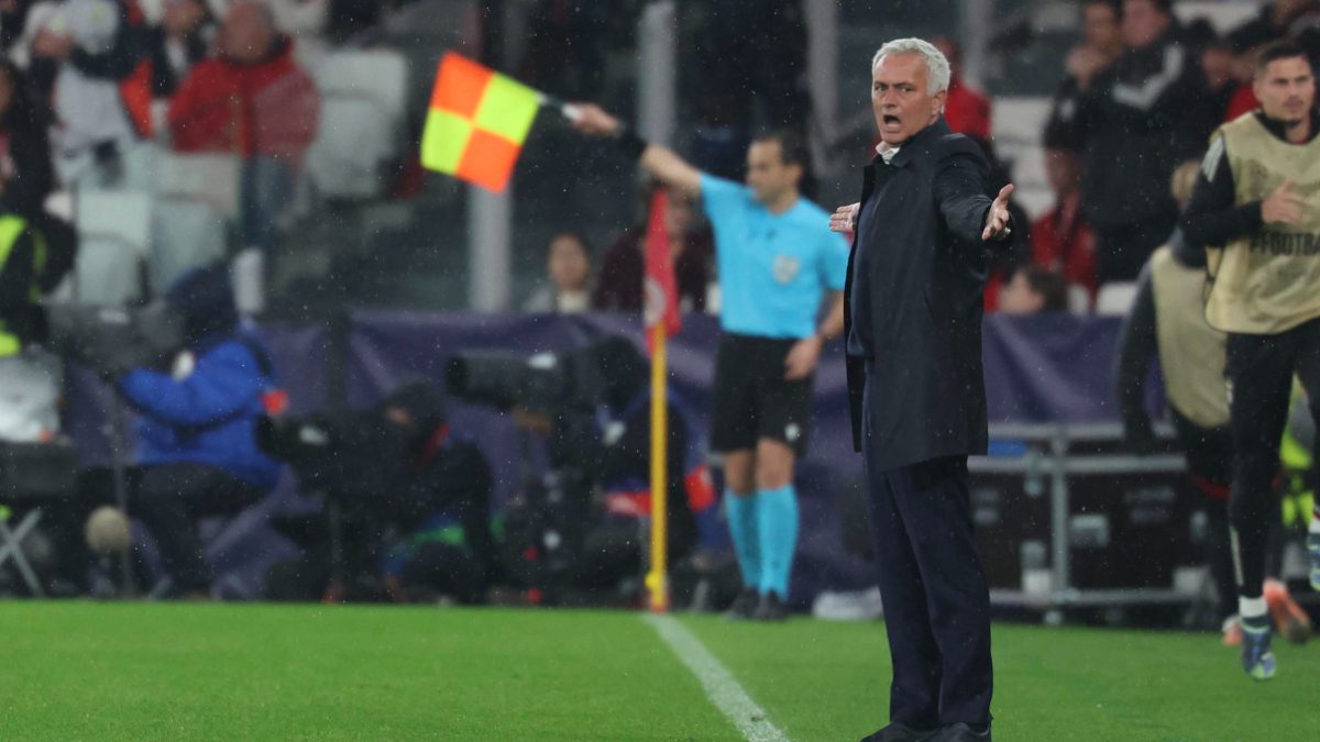 Jose Mourinho yönetimindeki Benfica, UEFA Şampiyonlar Ligi'nin 4. haftasında evinde