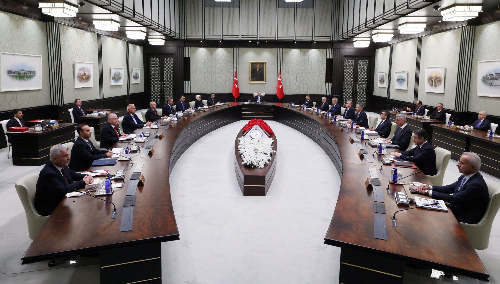 Cumhurbaşkanlığı Kabinesi yarın toplanıyor. Toplantının ana gündem başlığı Terörsüz Türkiye