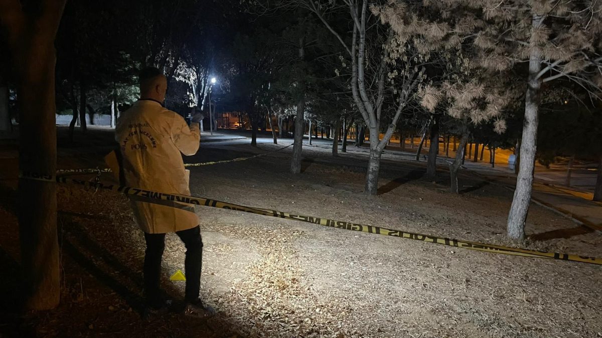 Parkta silahlı saldırıya uğrayan ve yaralanan 17 yaşındaki çocuk, sağlık