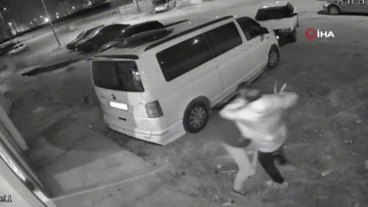 Kayserili kukla sanatçısı ve sosyal medya fenomeni Adem Ocaktan, kardeşi