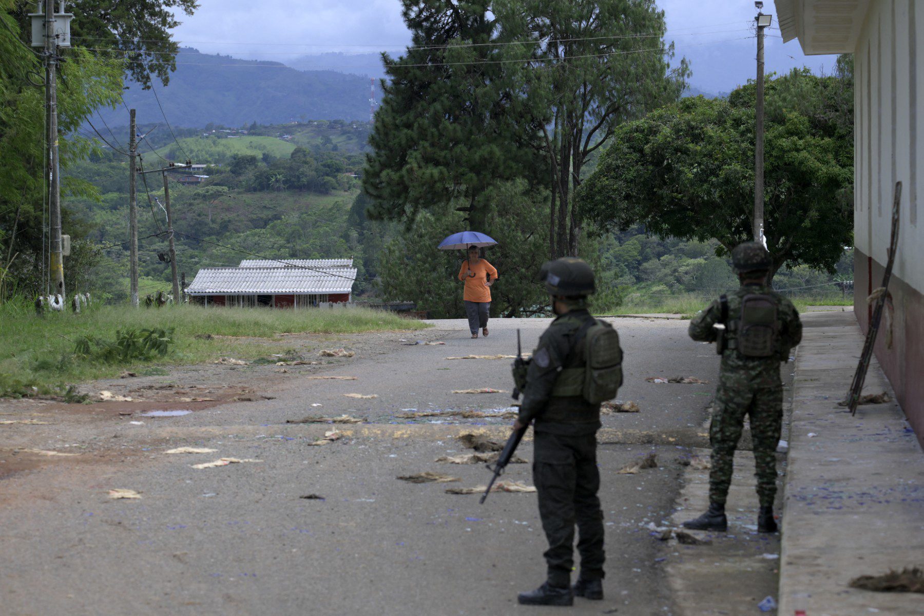 Kolombiya ordusunun eski Kolombiya Devrimci Silahlı Güçleri (FARC) ayrılıkçılarından oluşan