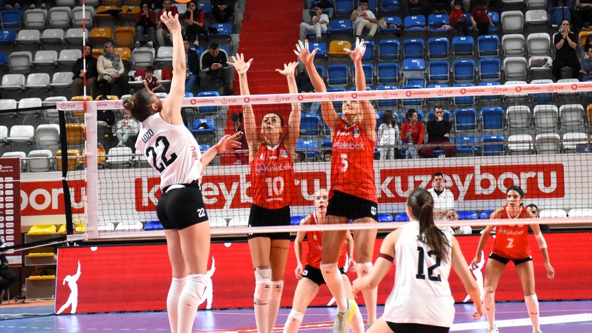 Voleybol Sultanlar Ligi'nin 7. haftasında Kuzeyboru, konuk ettiği Bahçelievler Belediyespor'u