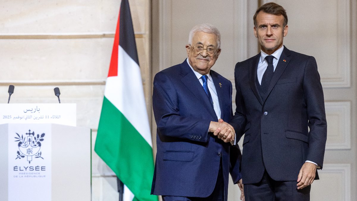 Fransa Cumhurbaşkanı Emmanuel Macron ile Filistin Devlet Başkanı Mahmud Abbas,