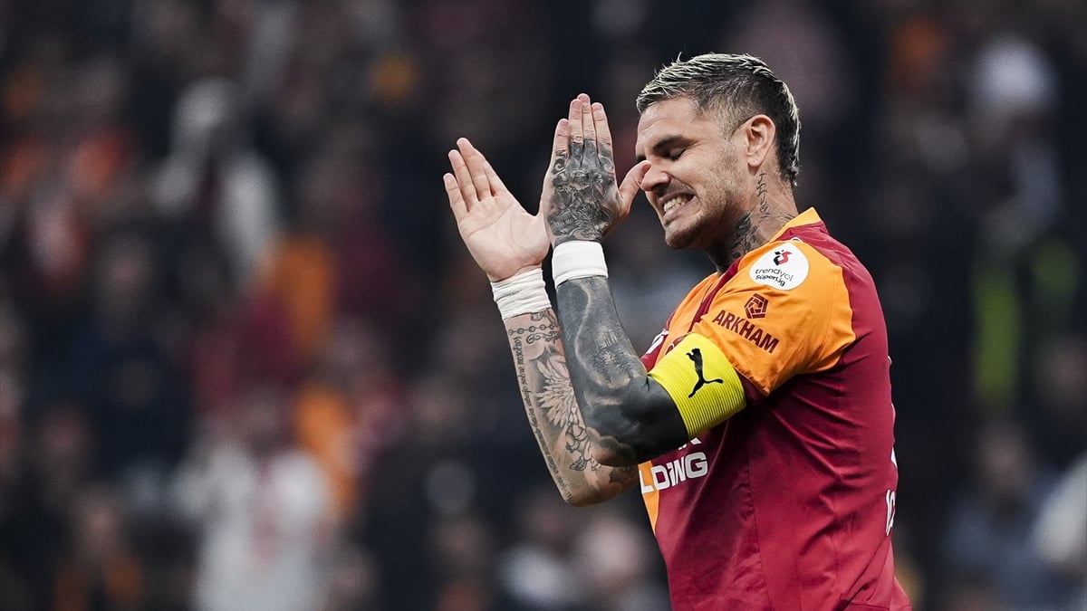 Galatasaray’ın Arjantinli futbolcusu Mauro Icardi, Trabzonspor müsabakasıyla sarı-kırmızılılardaki 100. resmi