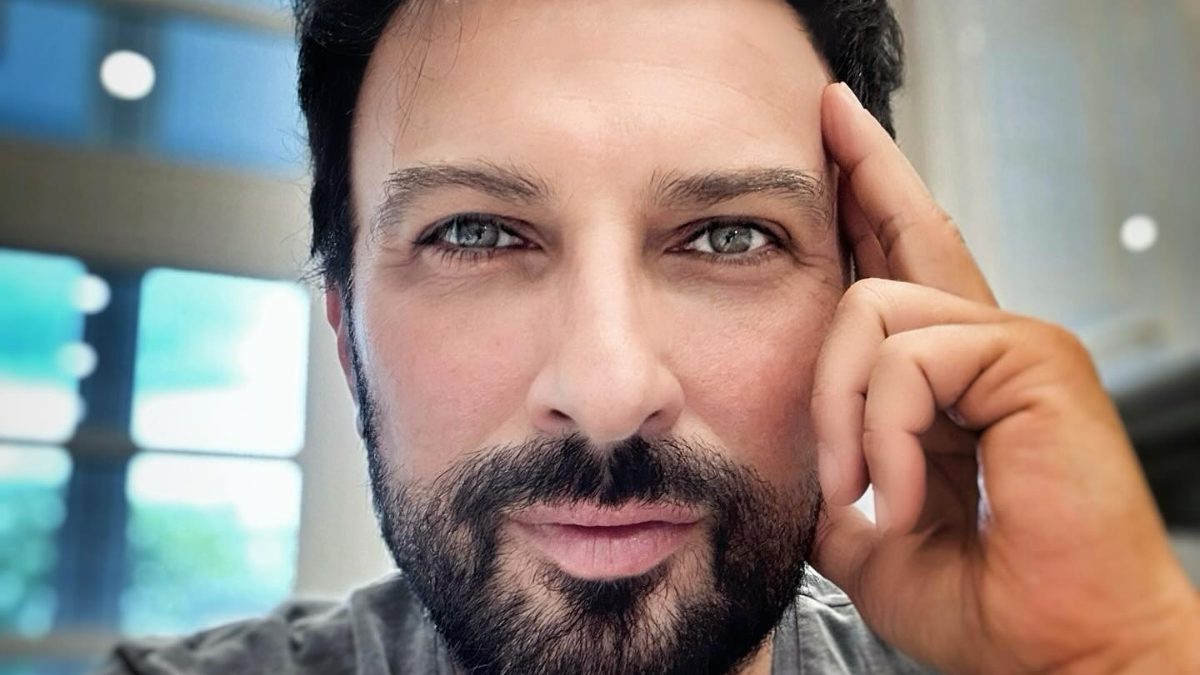 Uzun bir aranın ardından İstanbul'da konser vereceğini açıklayan Tarkan, heyecan