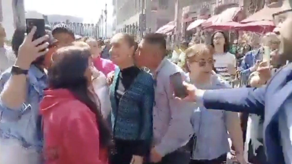 Meksika Devlet Başkanı Claudia Sheinbaum, kamuya açık bir etkinlik sırasında