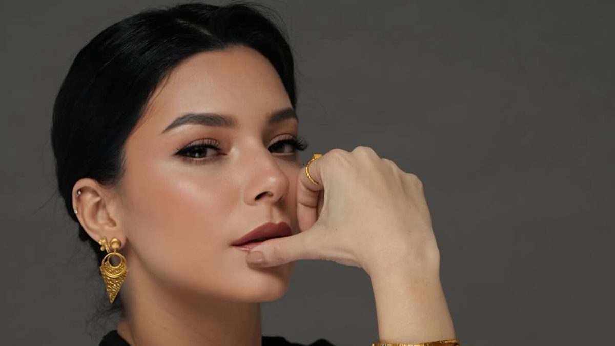 Ünlü oyuncu Merve Boluğur'un sosyal medya hesabında yaptığı nostaljik paylaşım