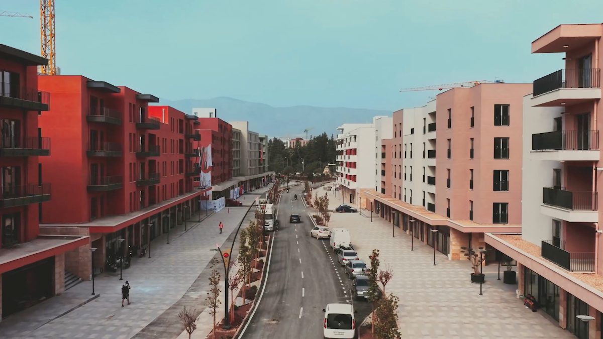 Adıyaman'da yapımı tamamlanan konutları sosyal medya hesabı üzerinden paylaşan Çevre,