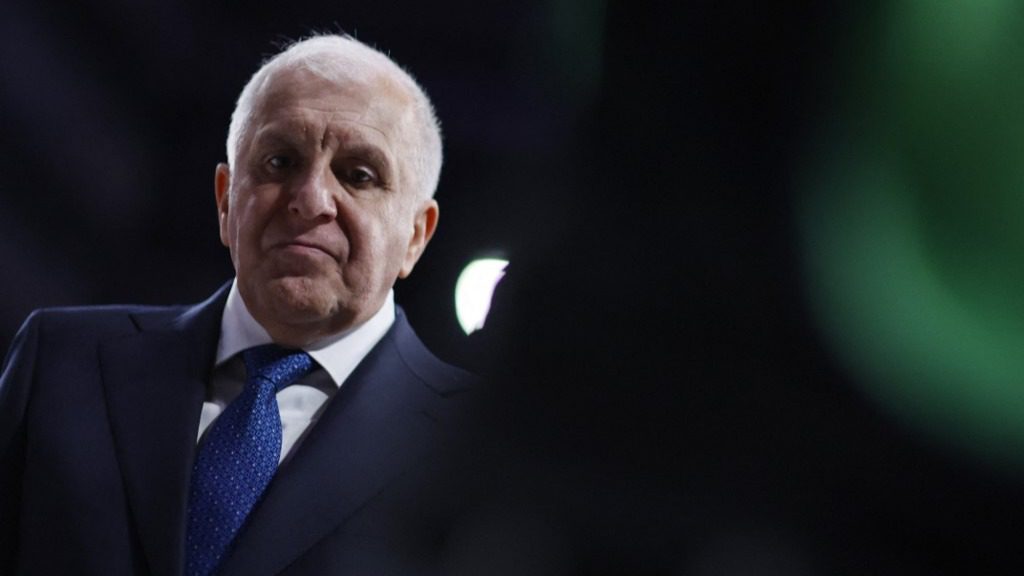Partizan'da başantrenör Zeljko Obradovic'in istifası kabul edilmedi.