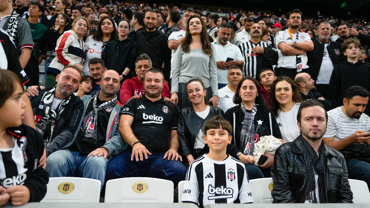 Beşiktaş Kulübü, 24 Kasım Öğretmenler Günü vesilesiyle öğretmenleri stadyumda konuk