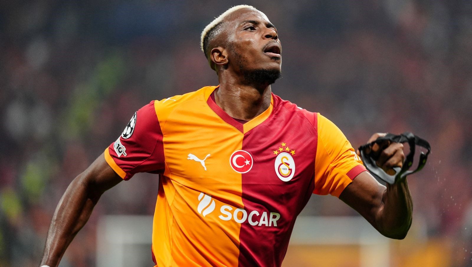 Galatasaray'ın yıldız oyuncusu Victor Osimhen, takımı için her zorluğun üstesinden