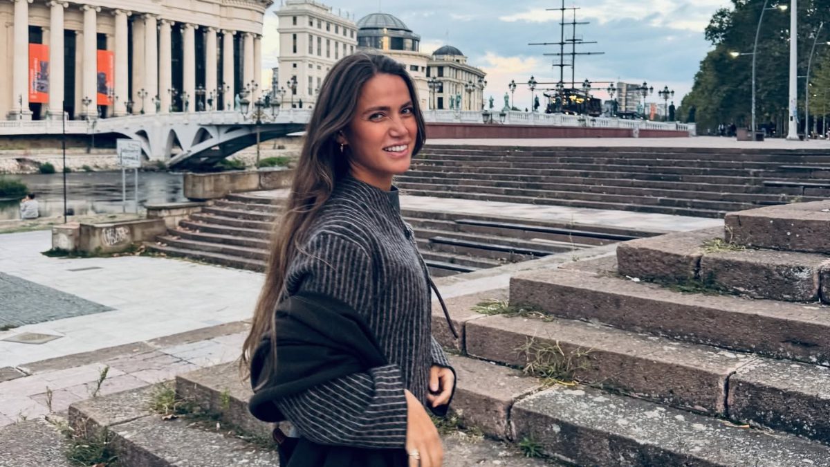 Sosyal medyanın aktif isimlerinden Ceyda Ateş, kızı Thalia'nın fotoğrafıyla kendi