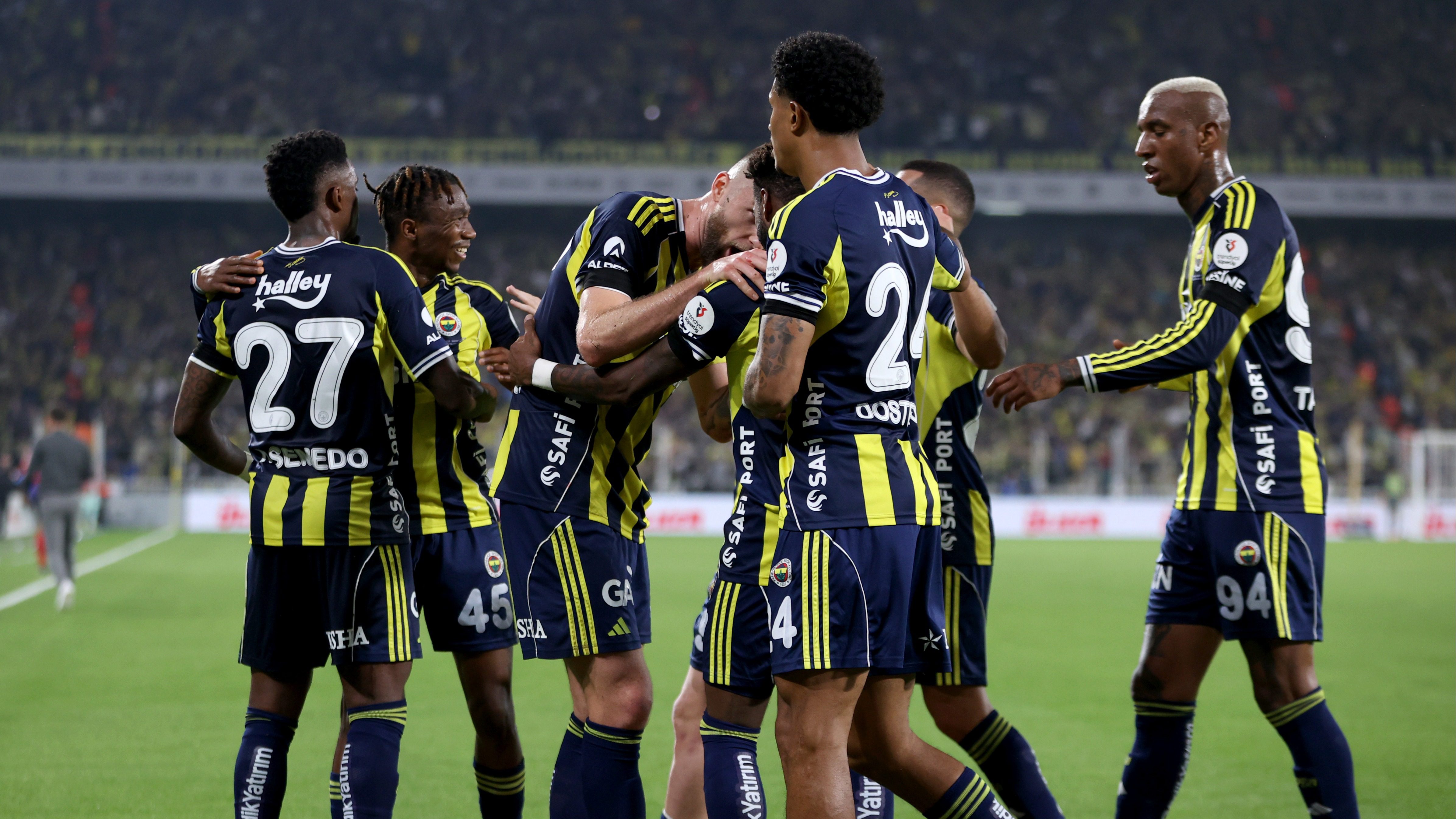 Trendyol Süper Lig'in 13. haftasında Çaykur Rizespor ile Fenerbahçe karşı