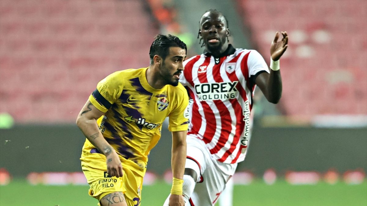 Samsunspor, Süper Lig'in 12. haftasında evinde Eyüpspor'u 1-0'lık skorla mağlup