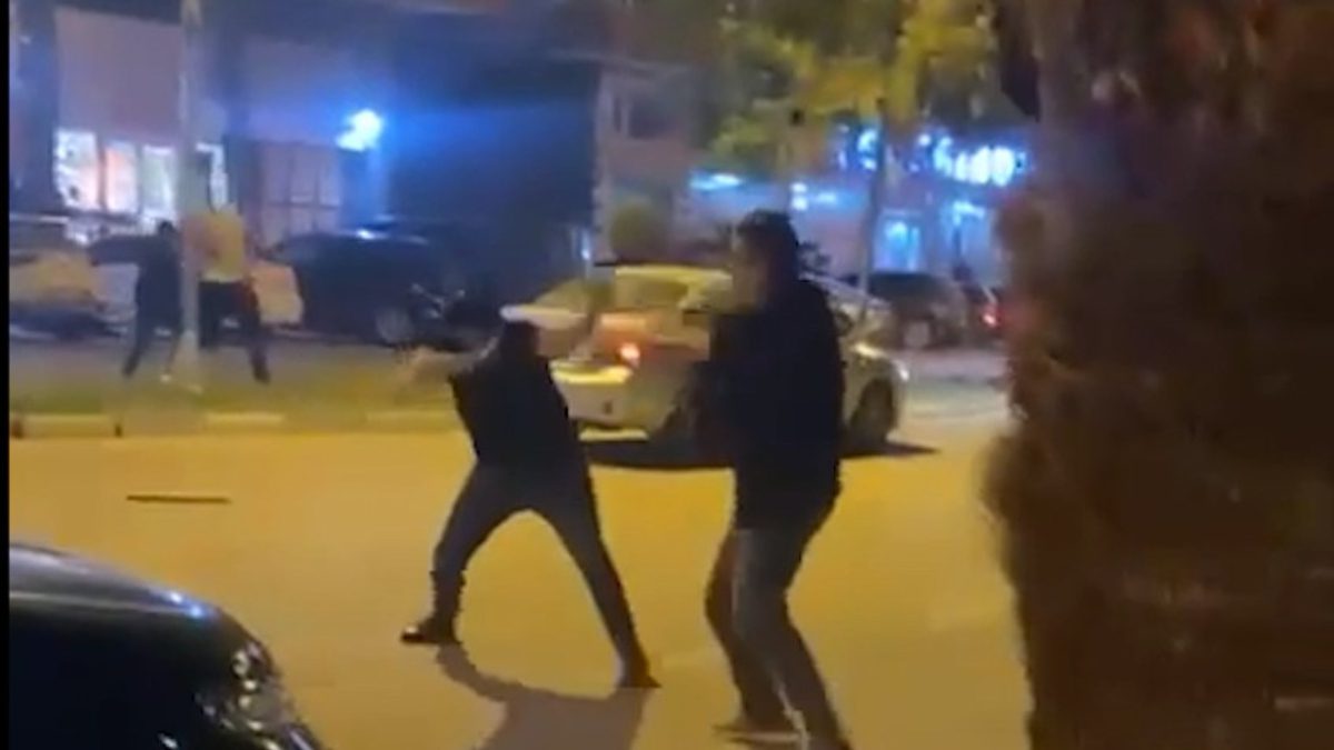 Birecik ilçesinde, sokak ortasında iki kardeş arasında arazi anlaşmazlığı nedeniyle