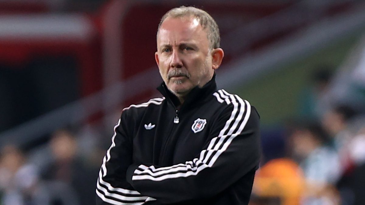 Beşiktaş Teknik Direktörü Sergen Yalçın, derbide sahasında Fenerbahçe'ye 3-2 mağlup