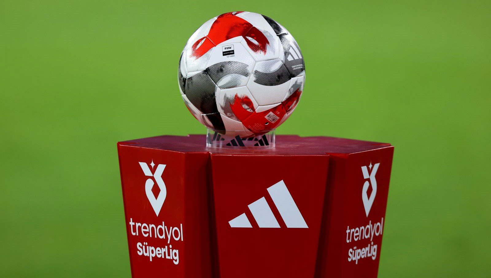 Trendyol Süper Lig’in 11. haftasında iki kritik karşılaşma oynanacak. Lider