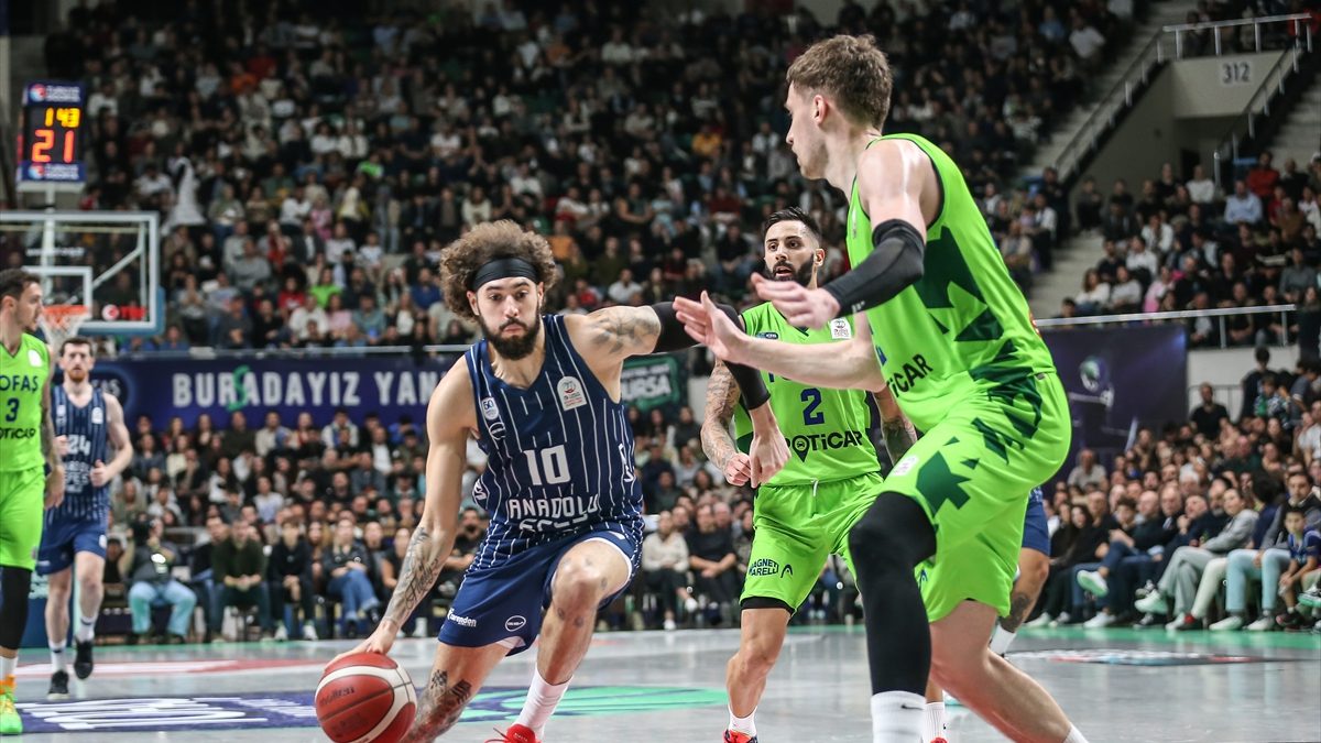 Türkiye Basketbol Süper Ligi'nin 9. haftasında TOFAŞ, konuk ettiği Anadolu
