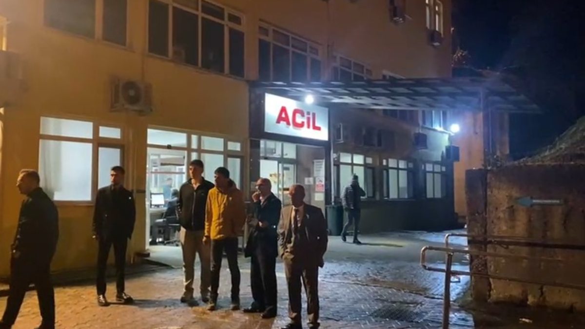 Ortahisar ilçesinde damat evinde gerçekleştirilen bir düğünde dağıtılan yemeklerden yiyen