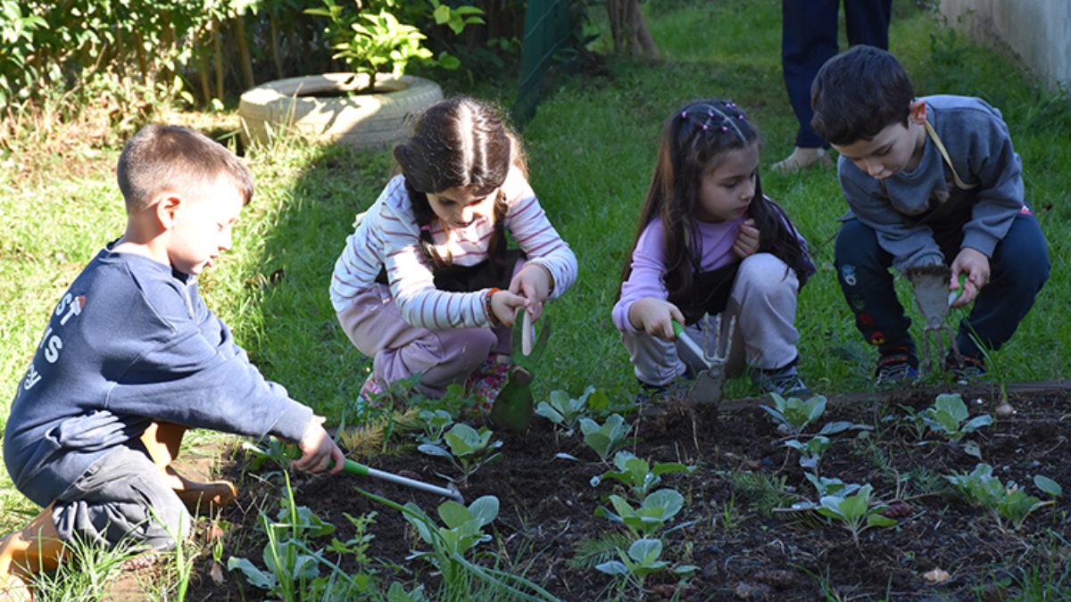Akçaabat ilçesinde hizmet veren Toprak Ana Köy Yaşam Merkezi, farklı