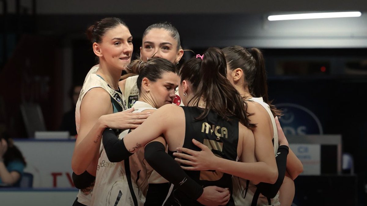 Voleybol Sultanlar Ligi'nin 7. haftasında VakıfBank, deplasmanda İlbank'ı 3-0 mağlup