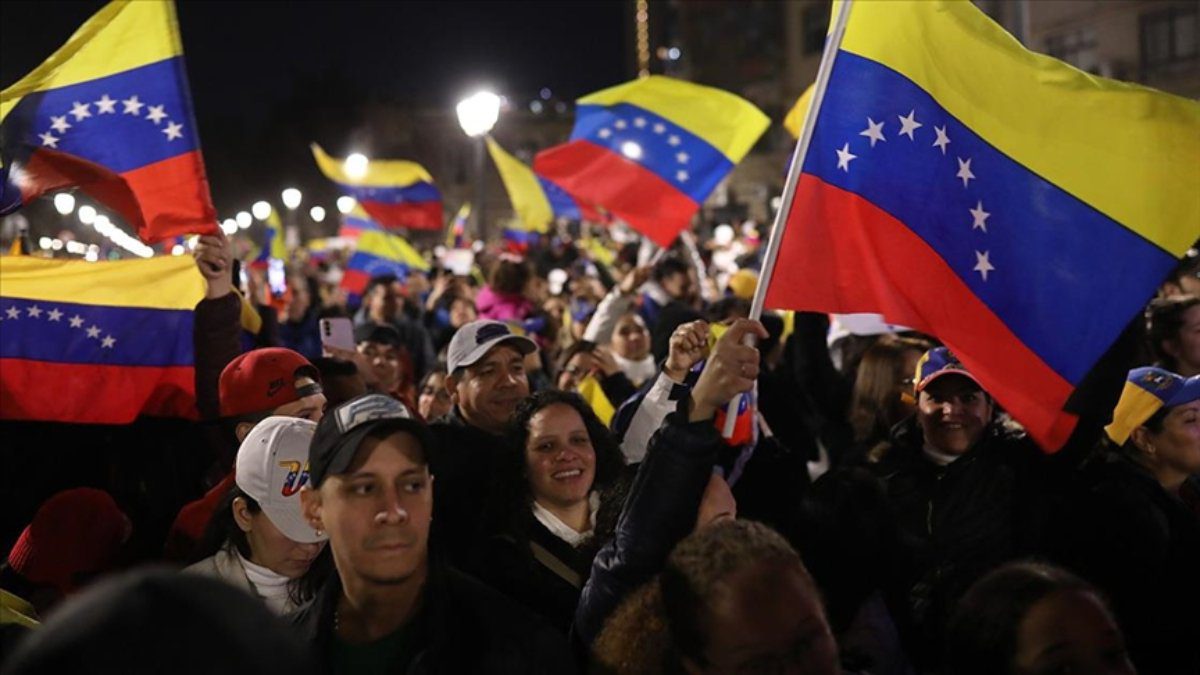 ABD’nin ülkeye yönelik tehditlerini protesto etmek için sokaklara çıkan Venezuela’da