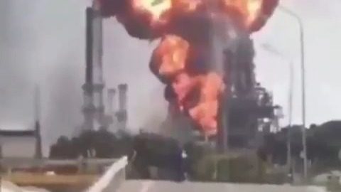Venezuela'da bir petrol tesisinde patlama meydana geldiği bildirildi.