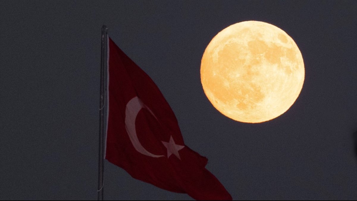 Bu gece gökyüzünde parlayan dolunay, 2025’in en büyük ve en