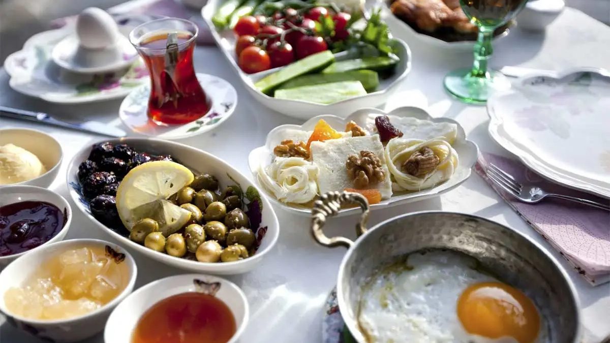 Kahvaltıda protein almak, güne enerjik başlamak ve uzun süre tok