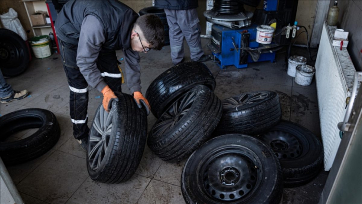 Zorunlu kış lastiği uygulaması cumartesi günü başlayacak ve 15 Nisan