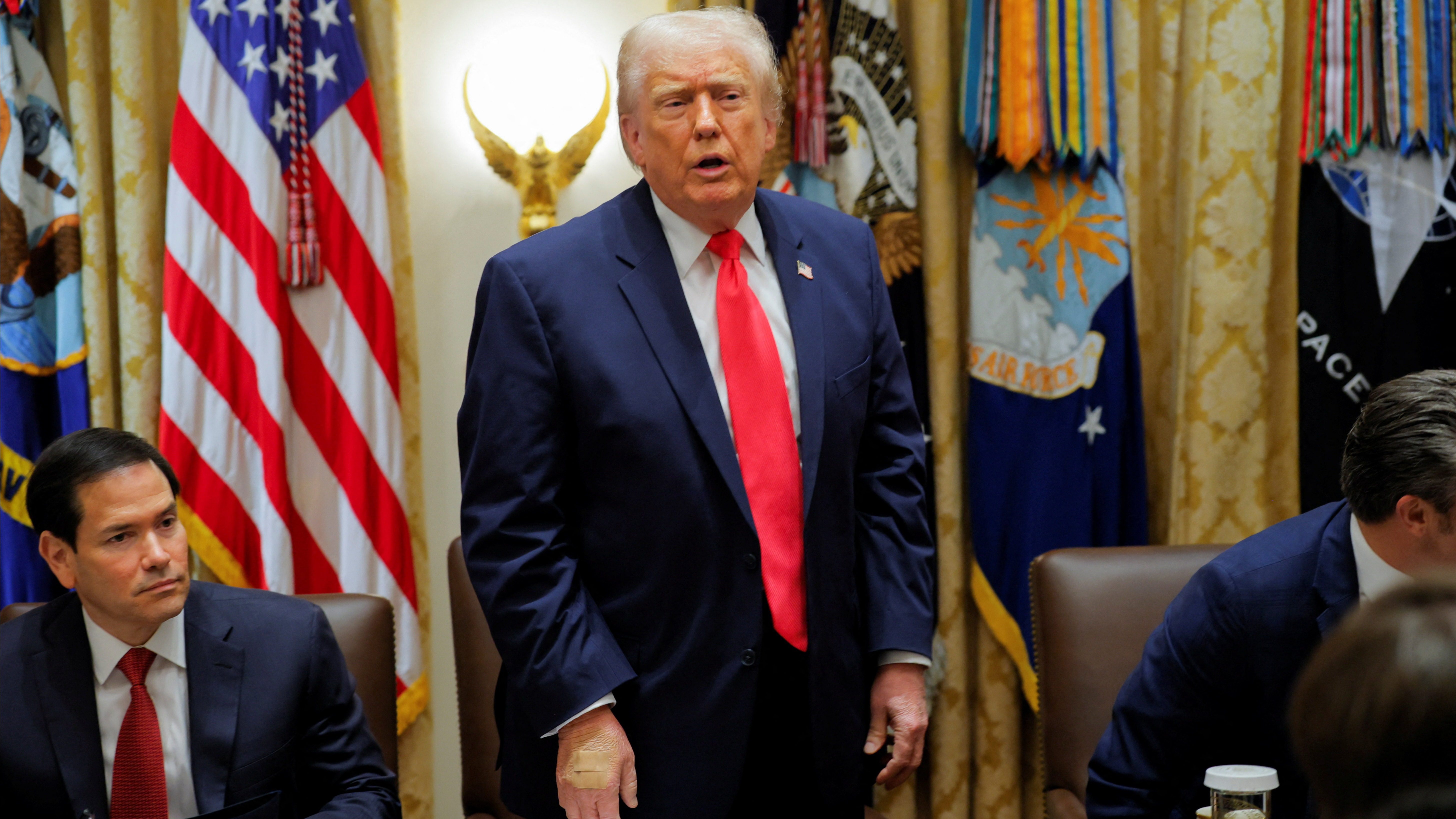 ABD Başkanı Donald Trump, uyuşturucu trafiğini engellemek için denizdeki botların