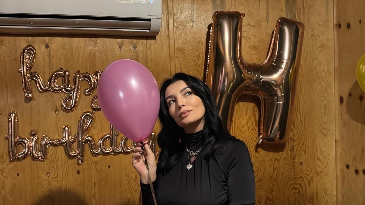 Ailesiyle de sık sık gündeme gelen ünlü şarkıcı Aleyna Tilki,