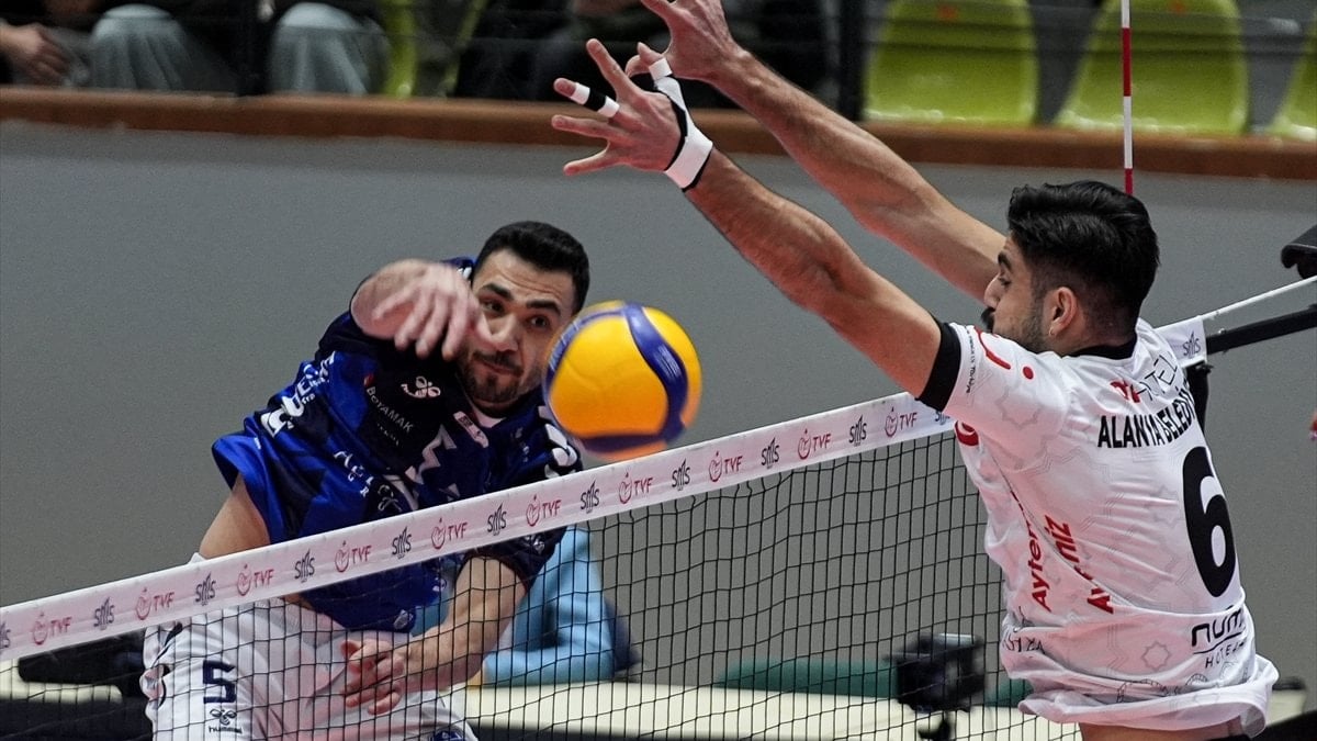 Voleybol Efeler Ligi'nin 13. haftasında Altekma, sahasında Alanya Belediyespor'u 3-2