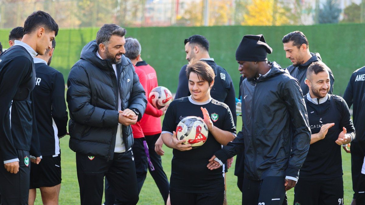 En büyük hayali Amed Sportif Faaliyetler'de teknik direktörlük yapmak olan