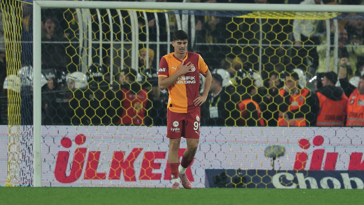 Galatasaray’ın genç futbolcusu Arda Ünyay, ilk derbisinde Fenerbahçe karşısına çıktı.