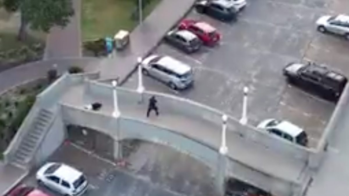 Avustralya'da 2'si polis 11 kişinin yaralandığı olayda iki zanlıdan birinin