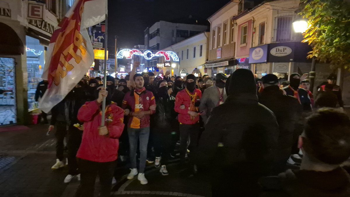 Bartın’da derbi öncesi toplanan Fenerbahçe ve Galatasaray taraftarları arasında gerginlik