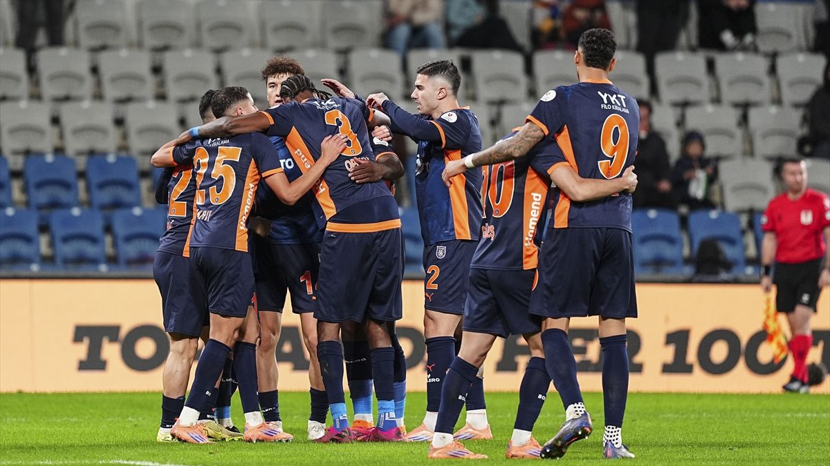 Süper Lig’de ilk yarının son haftasında Başakşehir, sahasında konuk ettiği