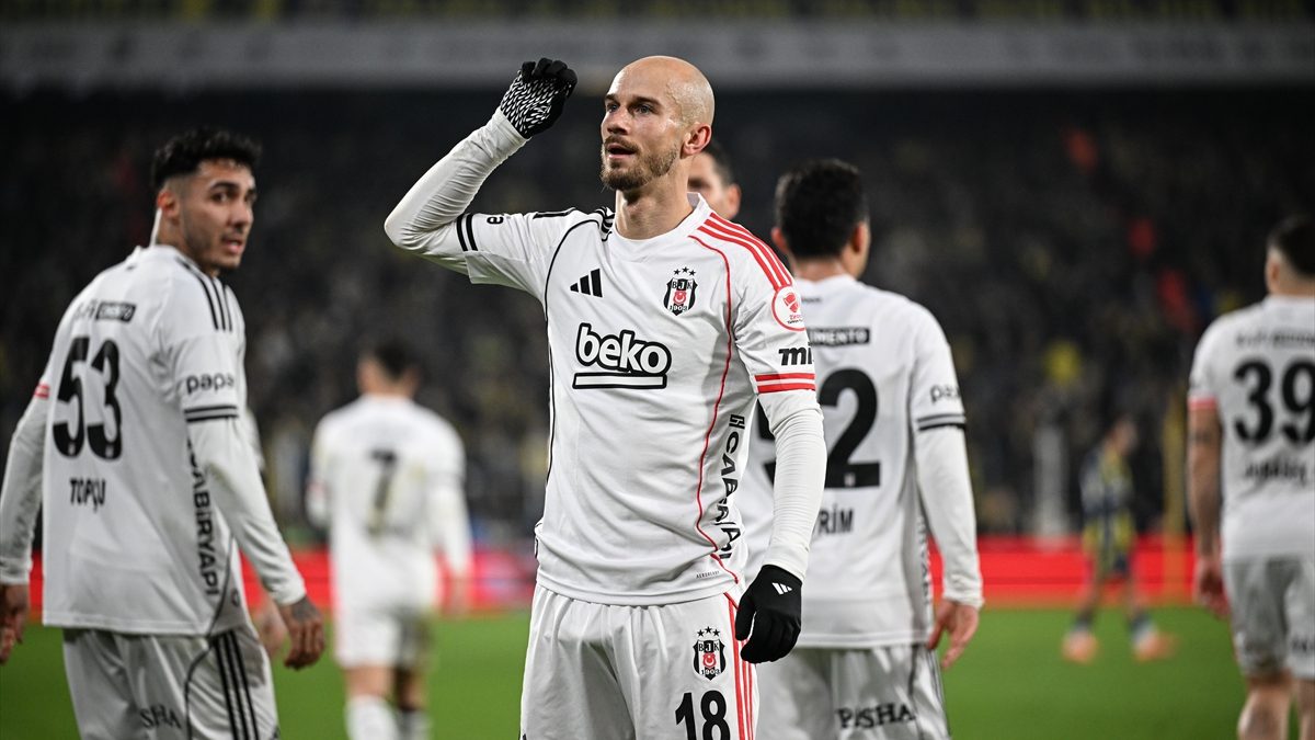Beşiktaş Kulübü, Fenerbahçe karşısında kazanılan derbinin ardından üst üste göndermelerde