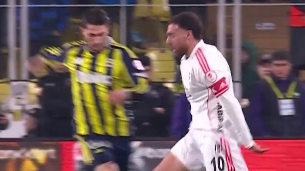 Türkiye Kupası'nda Fenerbahçe ile Beşiktaş arasında oynanan derbinin devre arasında