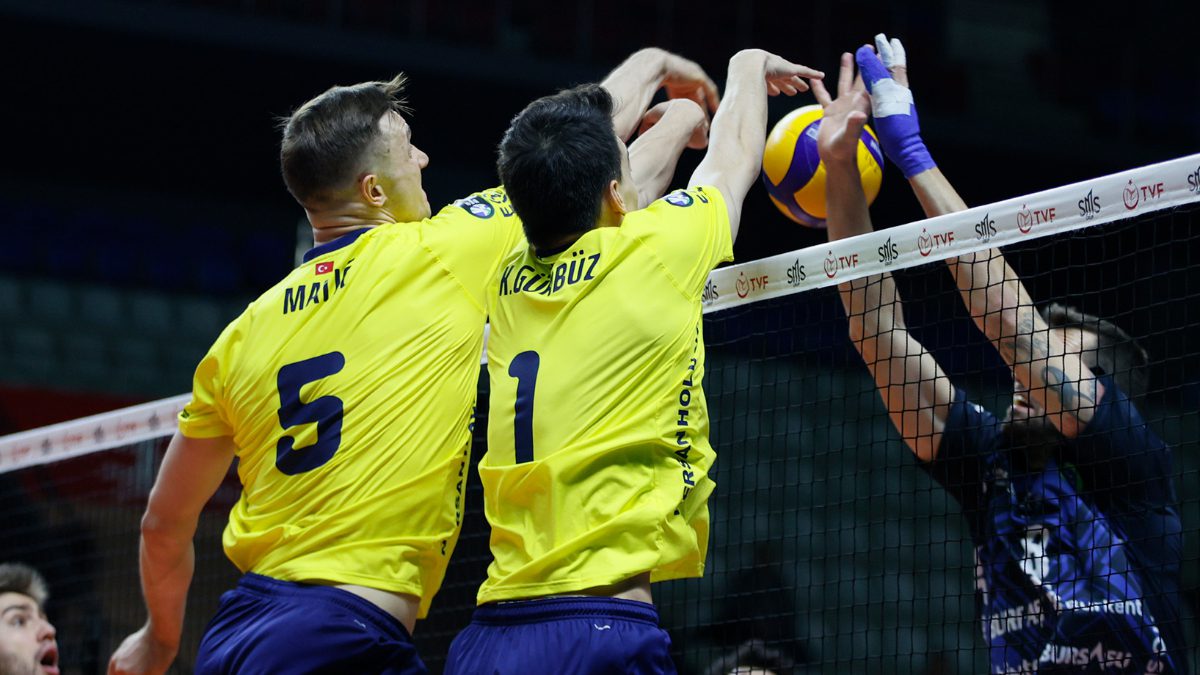 Voleybol Efeler Ligi'nin 12. haftasında Bursa Büyükşehir Belediyespor, deplasmanda Fenerbahçe'yi