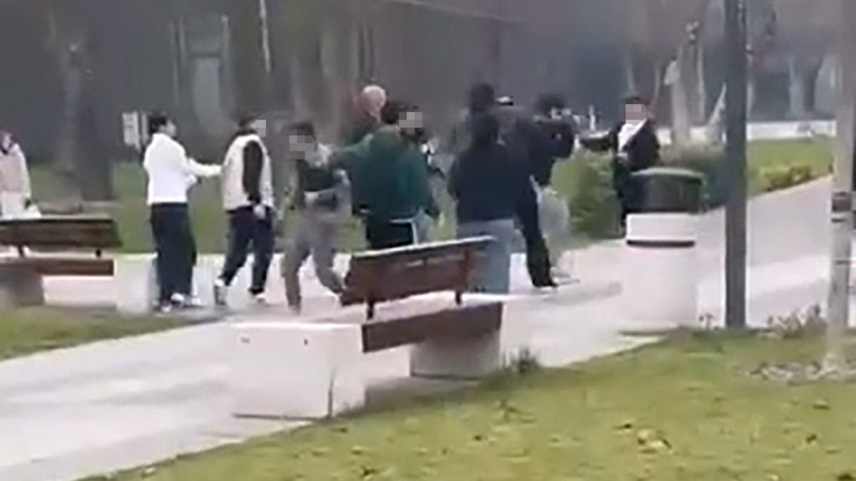 İnegöl ilçesinde iki genç grup arasında çıkan kavga, cep telefonu