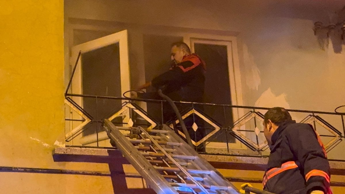 Sungurlu ilçesinde çıkan yangında, apartmanda mahsur kalan 4 kadın ve